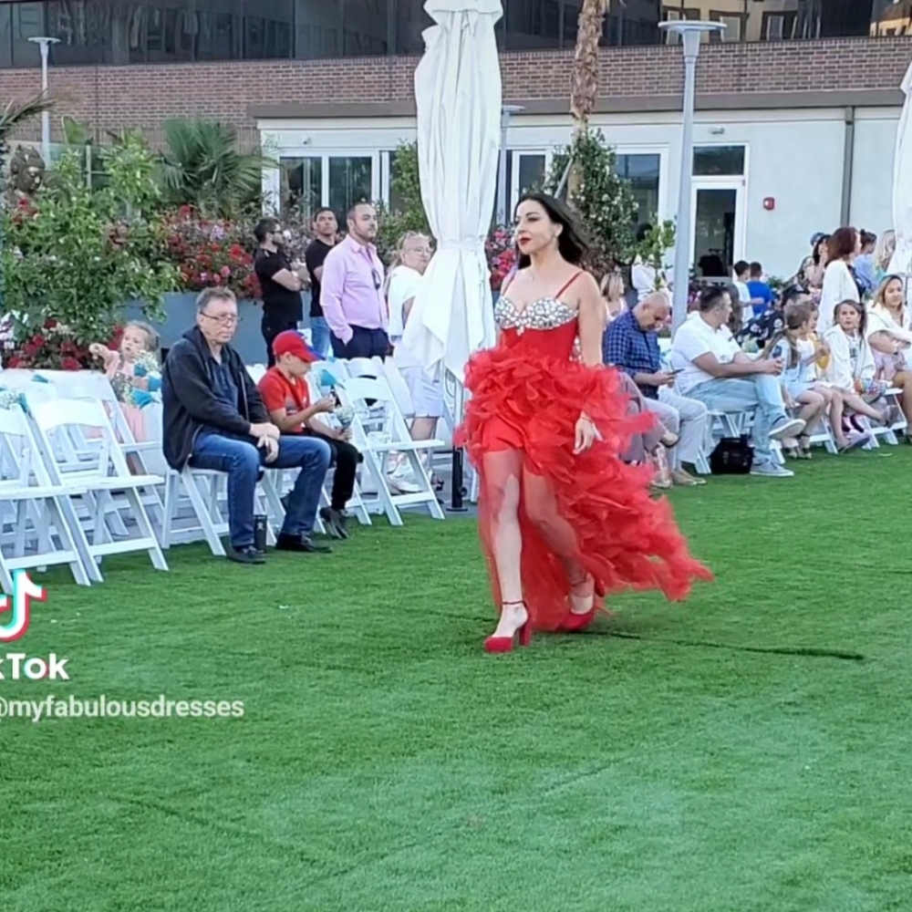 NWT Sherri Hill Stunning Red Ruffled Gown, Size 6
